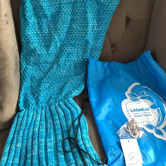 Laghcat mermaid tail blanket (blue) - Picture 7 of 10